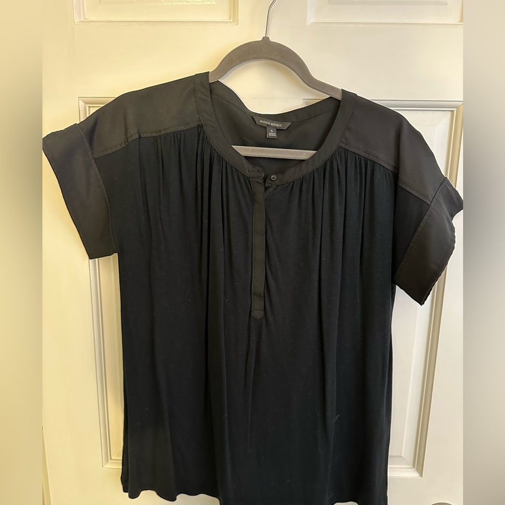 Black banana republic flowy top